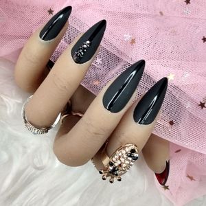 Press on nails (medium stiletto)